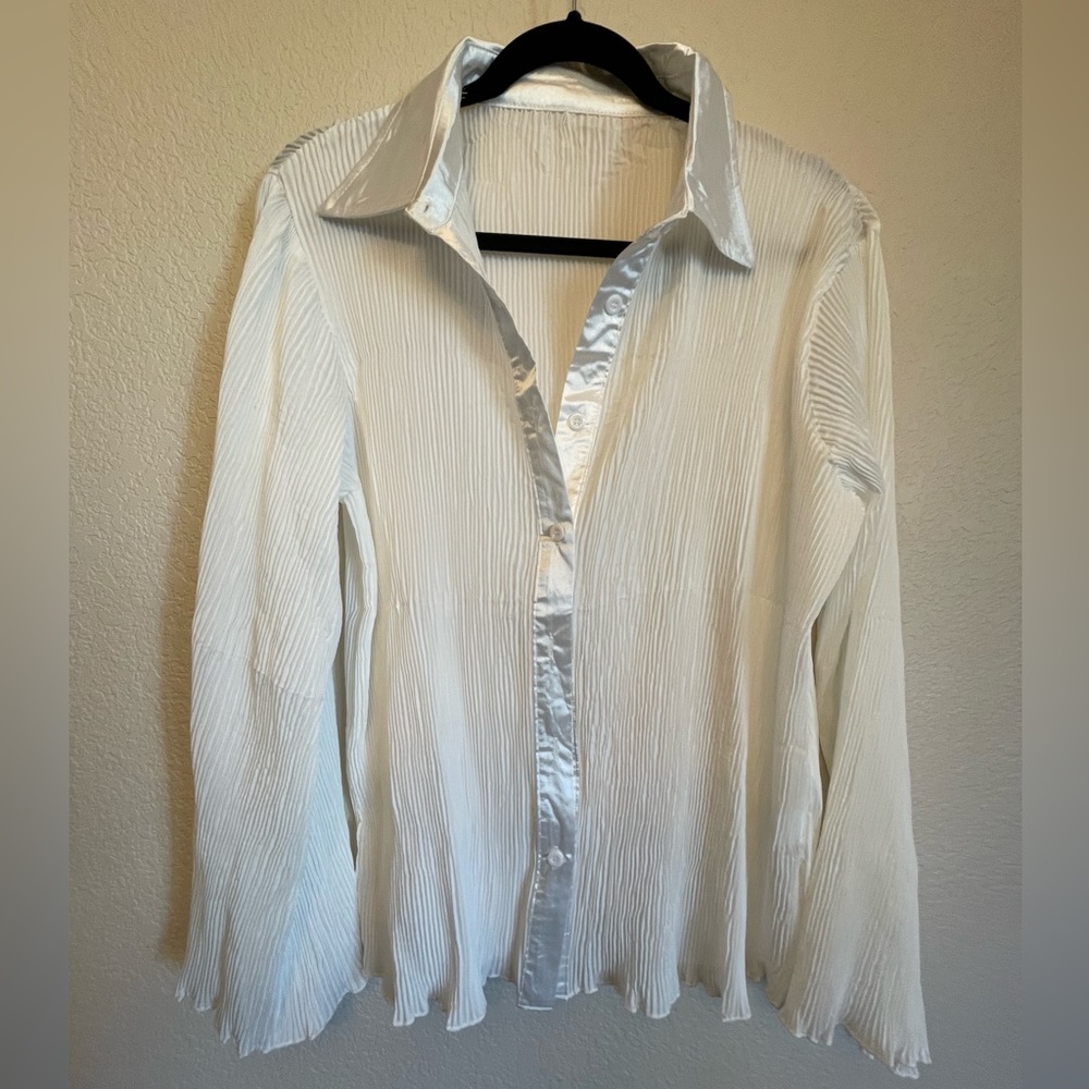 COPY - Metallic plisse white set size M shirt and pants long sleeve